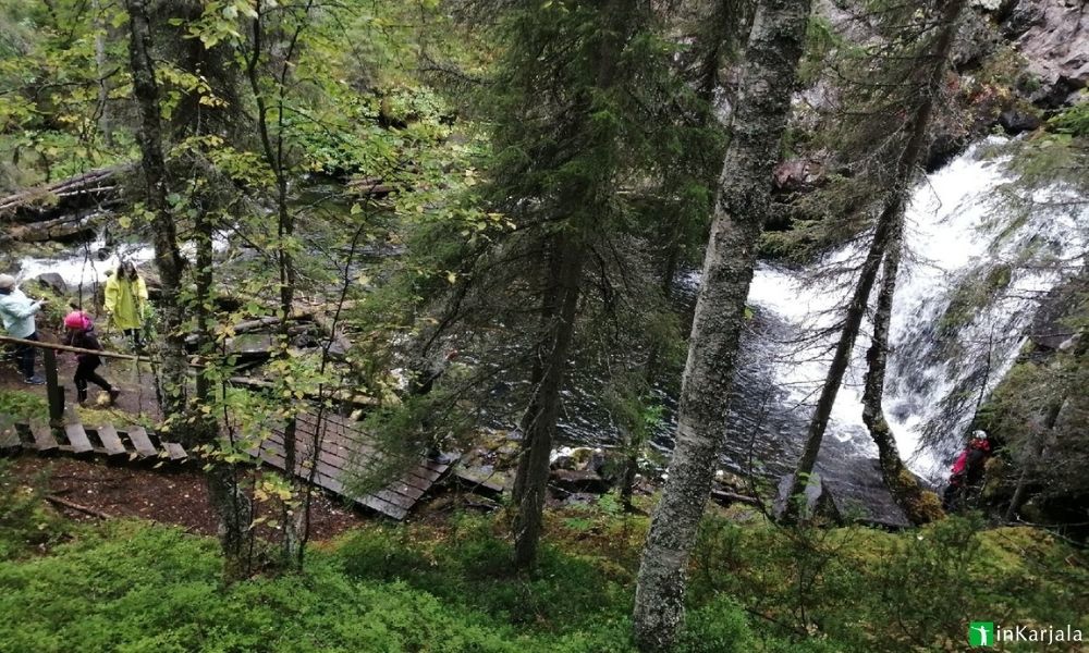 Водопад карельский Роскелакоски
